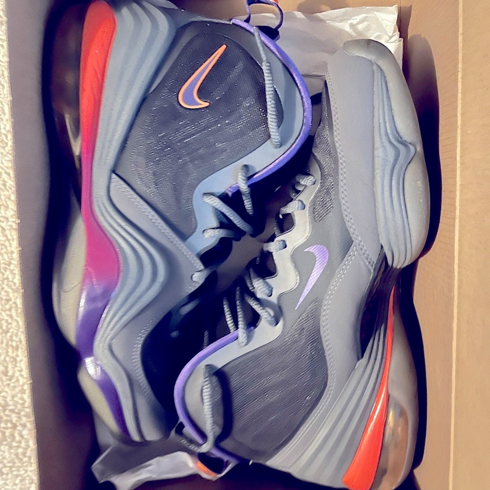 Nikes - Picture 2 of 2